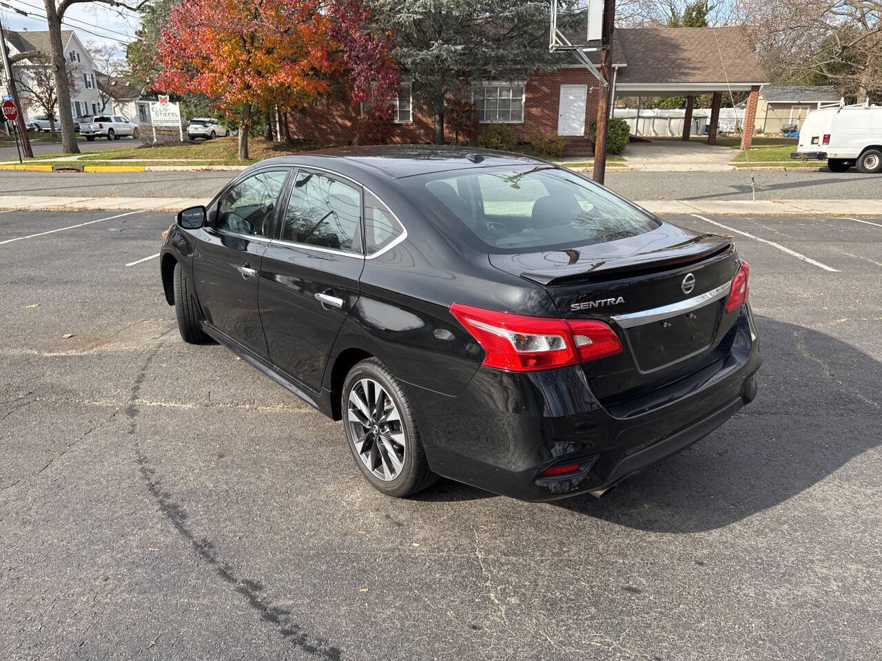 Used 2018 Nissan Sentra SR image 2