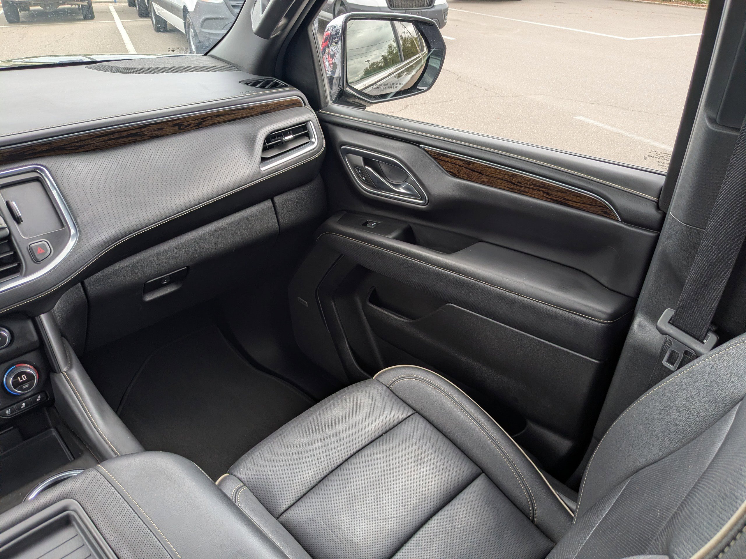 Used 2023 Chevrolet Suburban Premier image 19