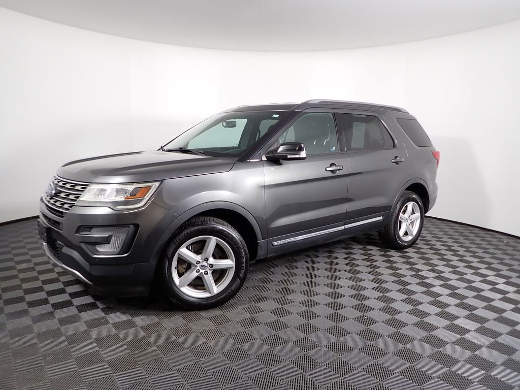 Used 2017 Ford Explorer XLT w/ Equipment Group 202A image 11