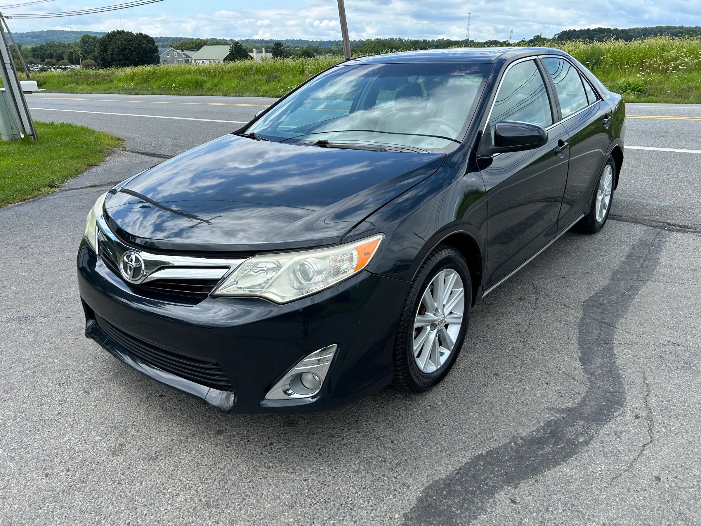 Used 2012 Toyota Camry XLE w/ Leather Pkg FWD image 5