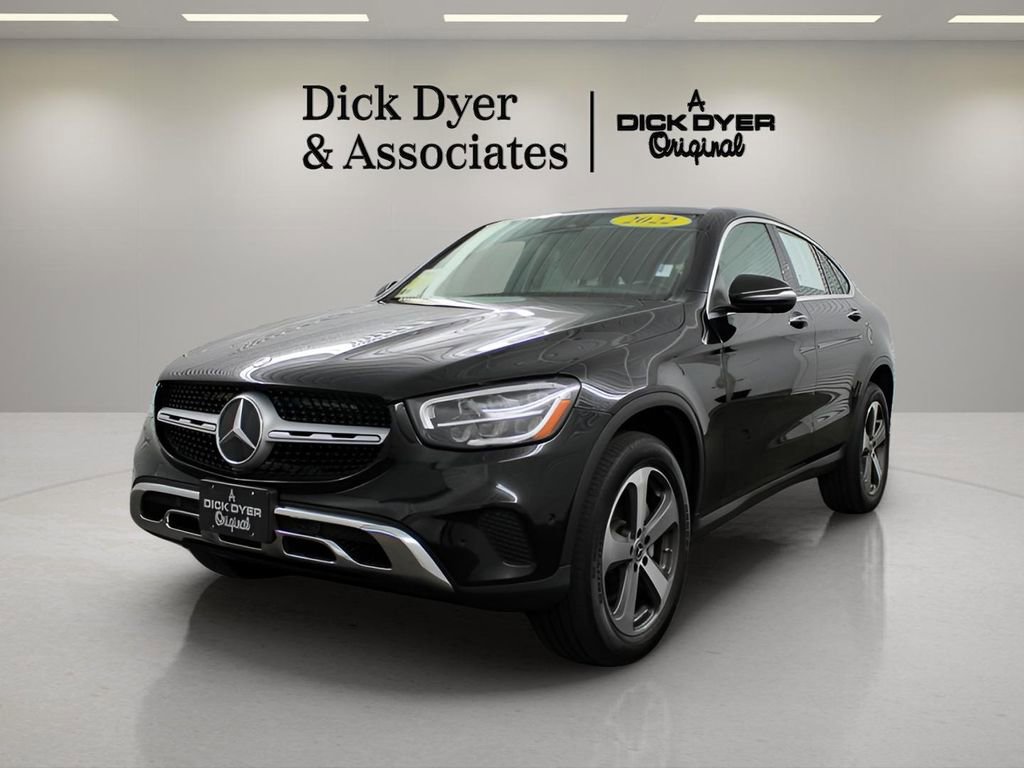 Used 2022 Mercedes-Benz GLC 300 4MATIC Coupe image 9