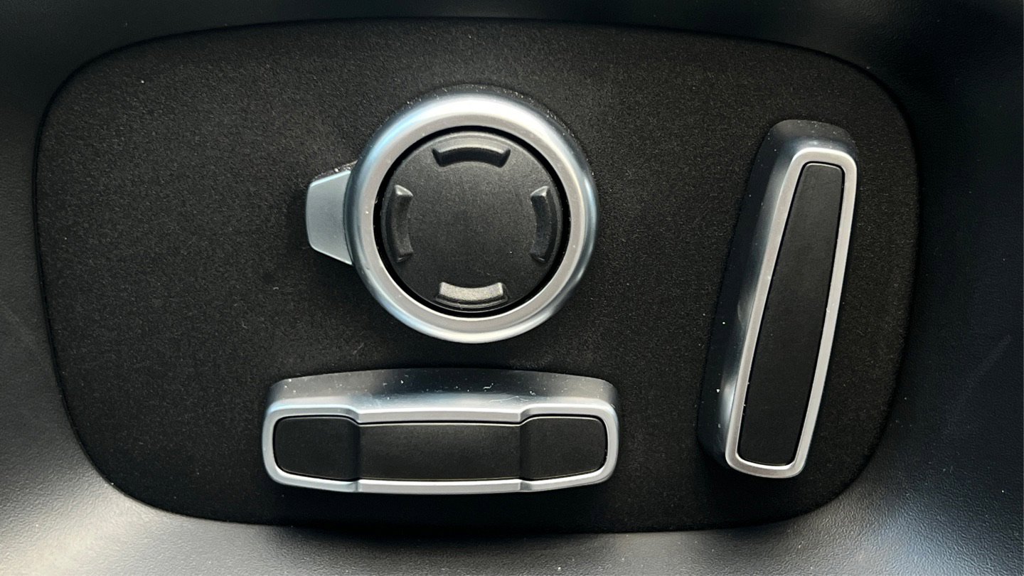 Used 2016 Land Rover Range Rover HSE image 48