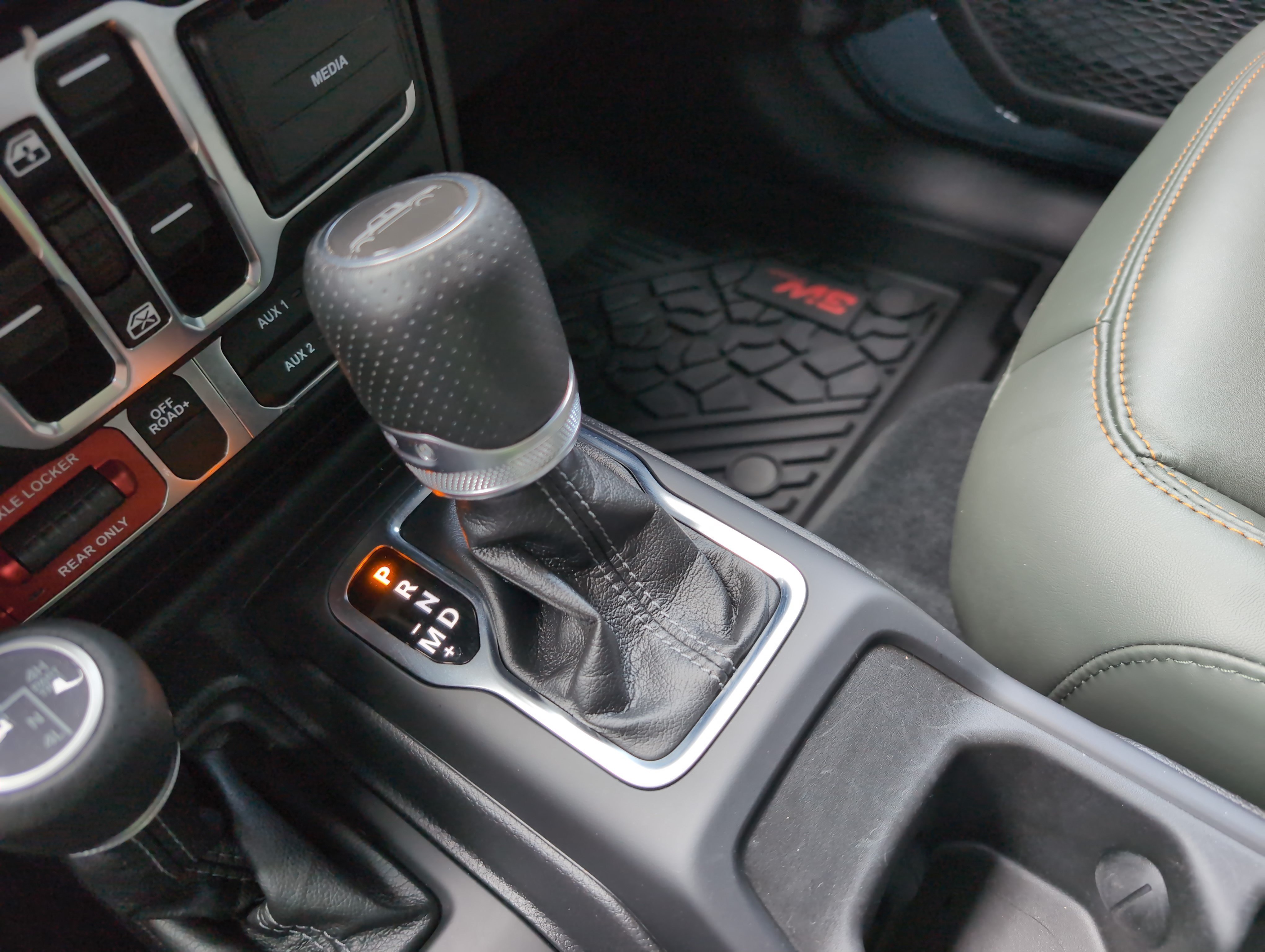 Used 2024 Jeep Gladiator Mojave AWD/4WD image 26