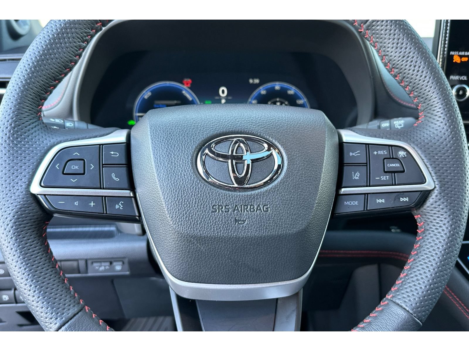 Used 2025 Toyota Sienna XSE w/ XSE Premium Package AWD/4WD image 29