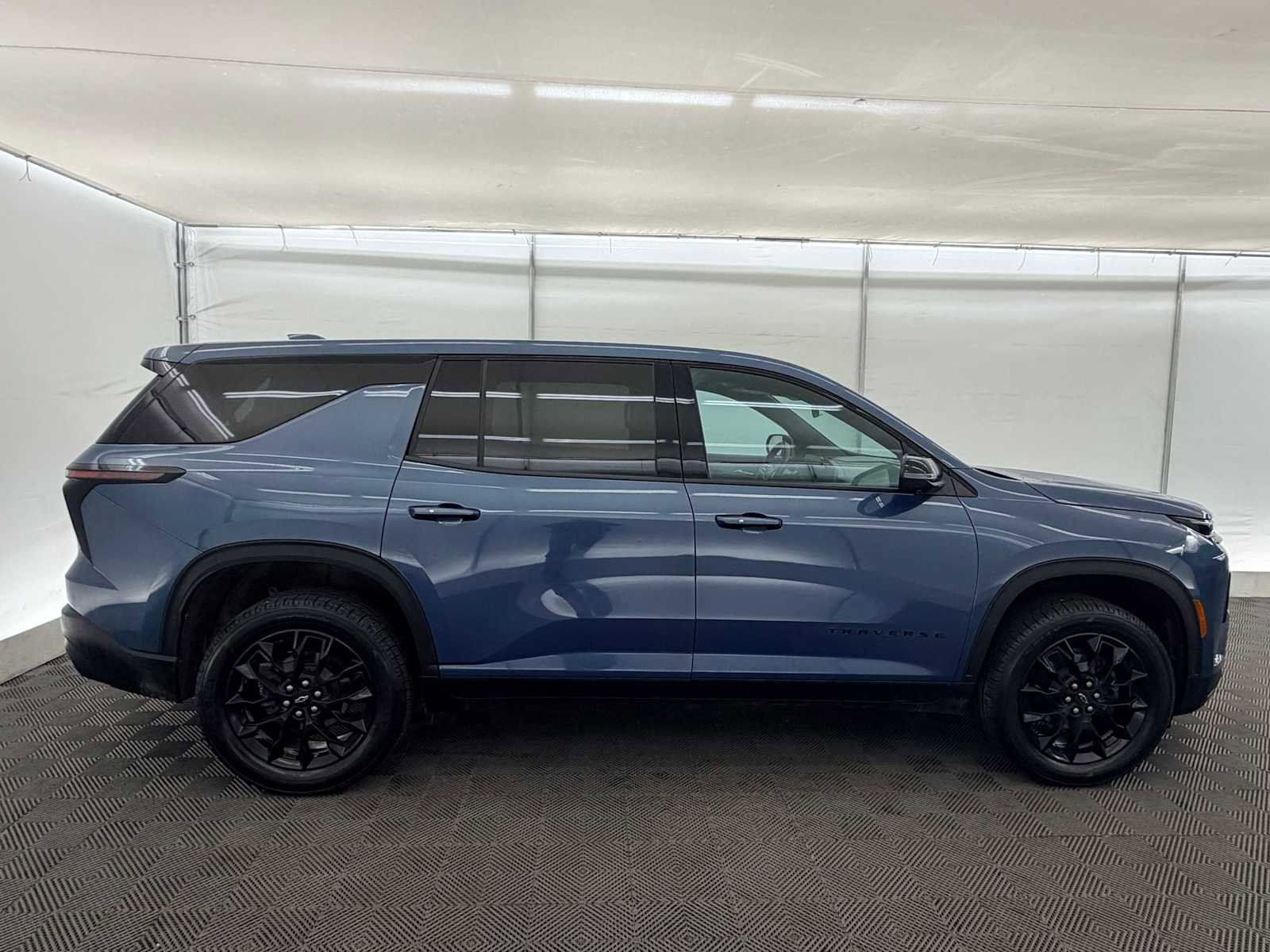 Used 2024 Chevrolet Traverse LS w/ Midnight/Sport Edition image 7