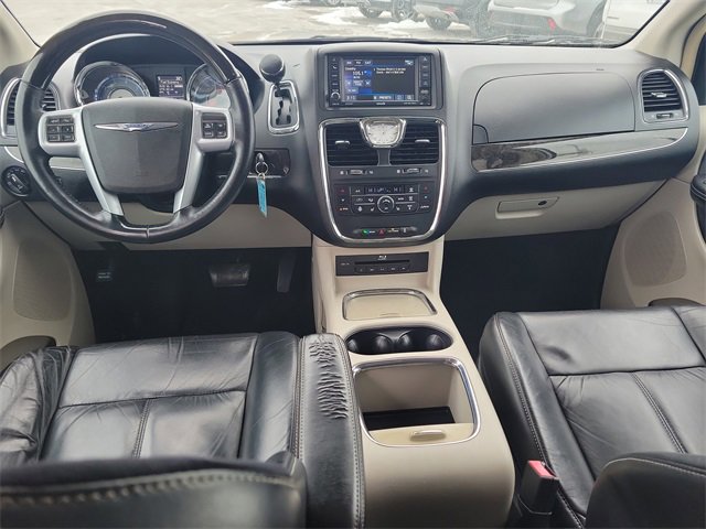 Used 2014 Chrysler Town & Country Limited image 10