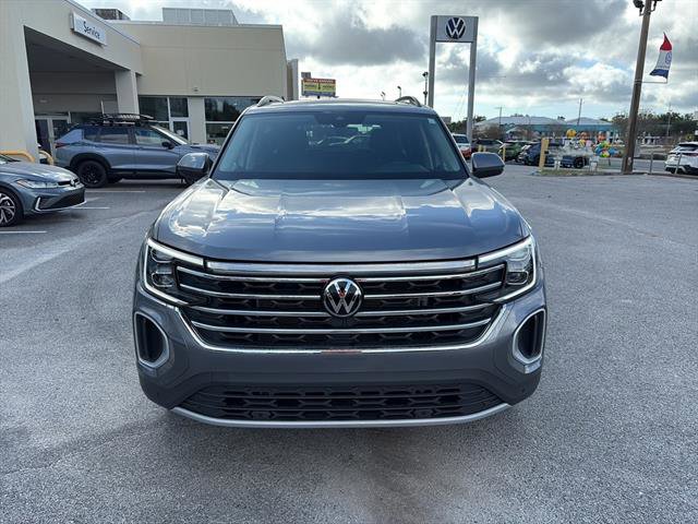 Certified 2025 Volkswagen Atlas SE w/ Panoramic Sunroof Package image 2