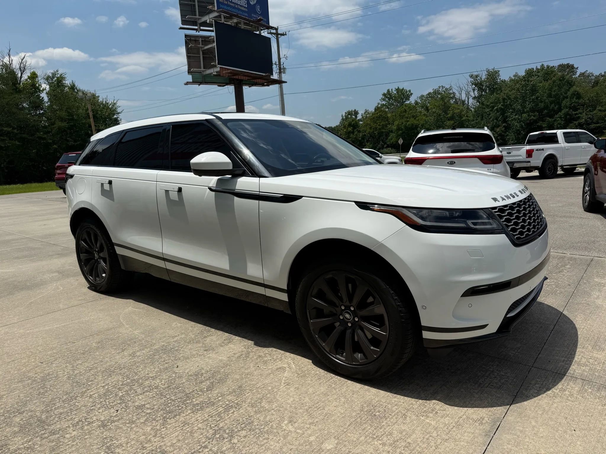 Used 2020 Land Rover Range Rover Velar S image 4