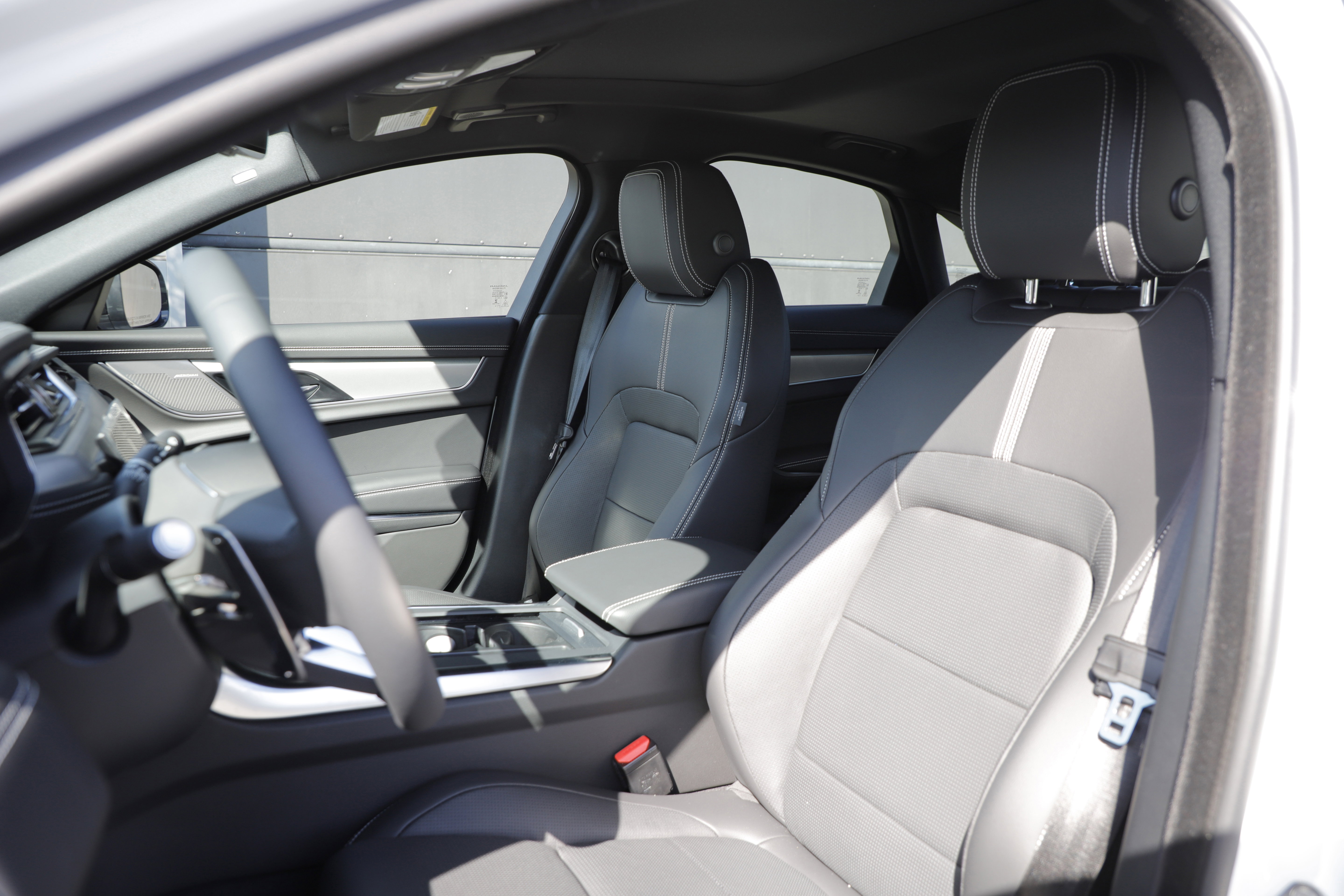 New 2024 Jaguar XF R-Dynamic SE AWD/4WD image 18