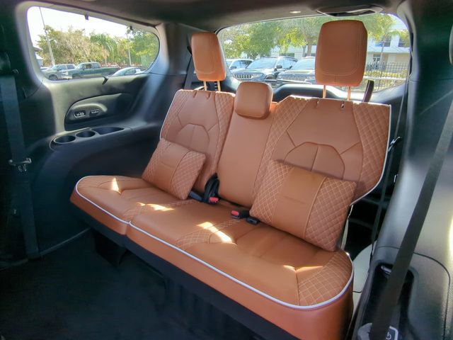 New 2026 Chrysler Pacifica Pinnacle w/ Trailer Tow Group image 16