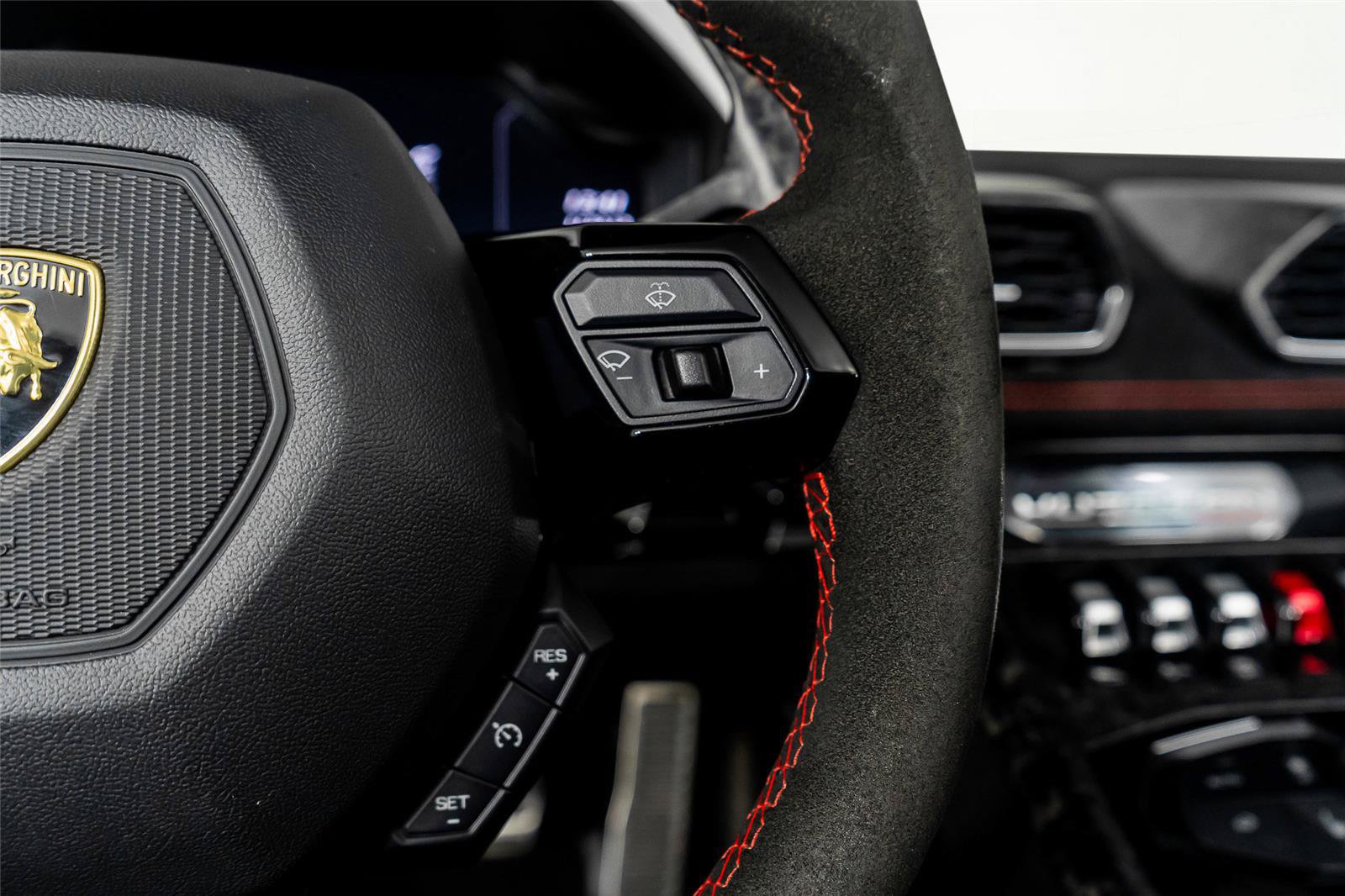 Used 2018 Lamborghini Huracan Performante AWD/4WD image 47