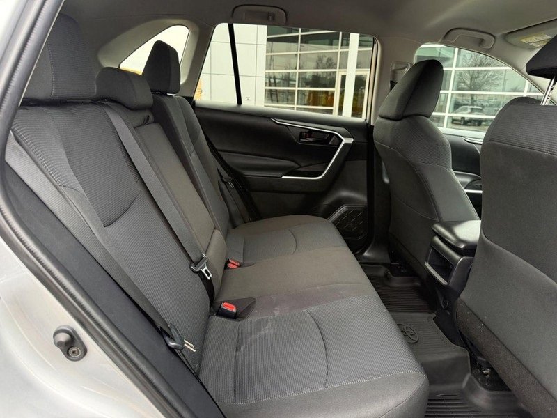 Used 2021 Toyota RAV4 LE image 11