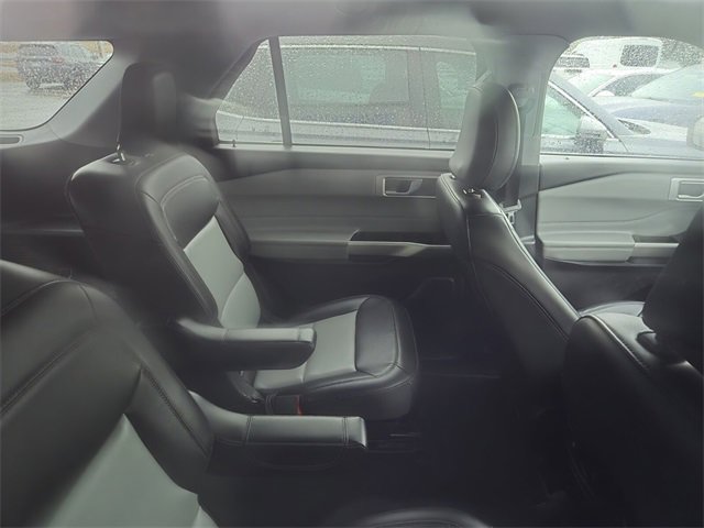 Used 2022 Ford Explorer XLT w/ Equipment Group 202A image 3