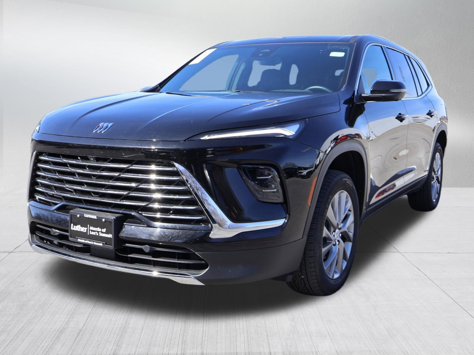 Used 2025 Buick Enclave Preferred image 3