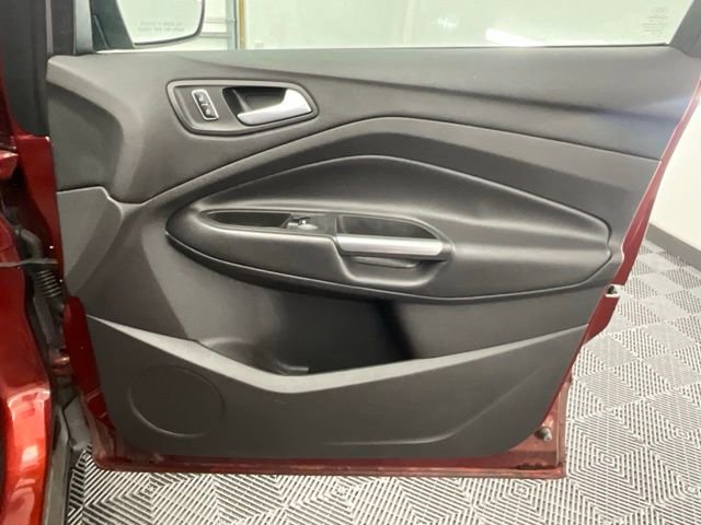 Used 2015 Ford Escape SE w/ Equipment Group 201A FWD image 11