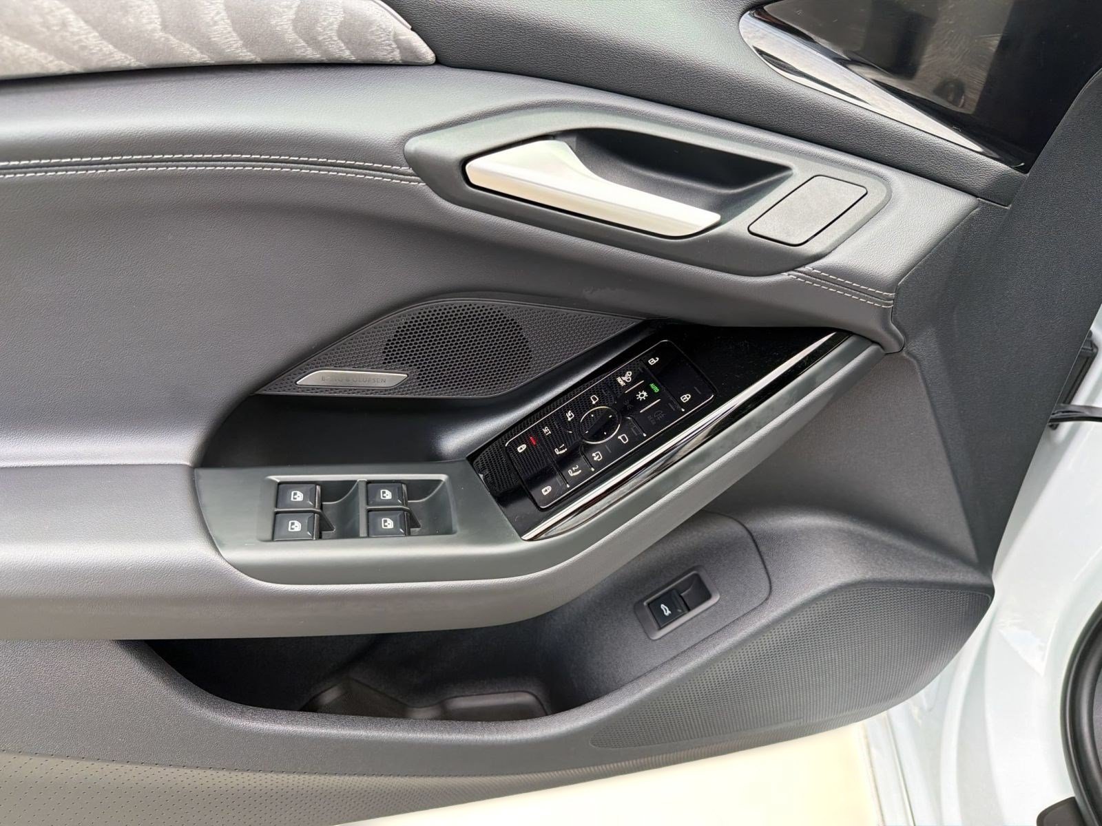 Certified 2025 Audi A6 e-tron Premium Plus w/ Premium Plus RWD image 13