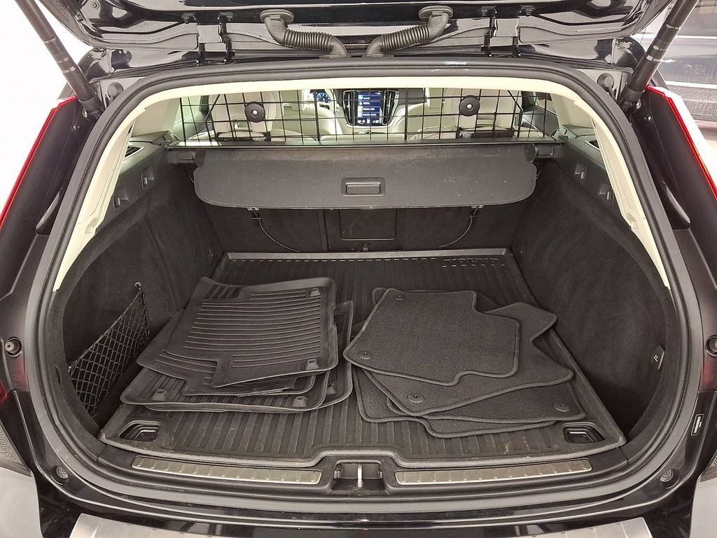 Used 2022 Volvo V60 T5 Cross Country w/ Advanced Package image 27
