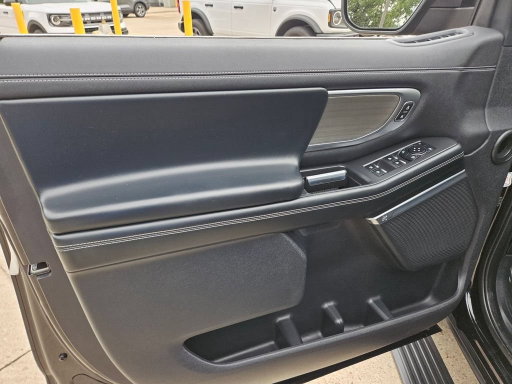 Used 2025 Ford Expedition Platinum AWD/4WD image 14