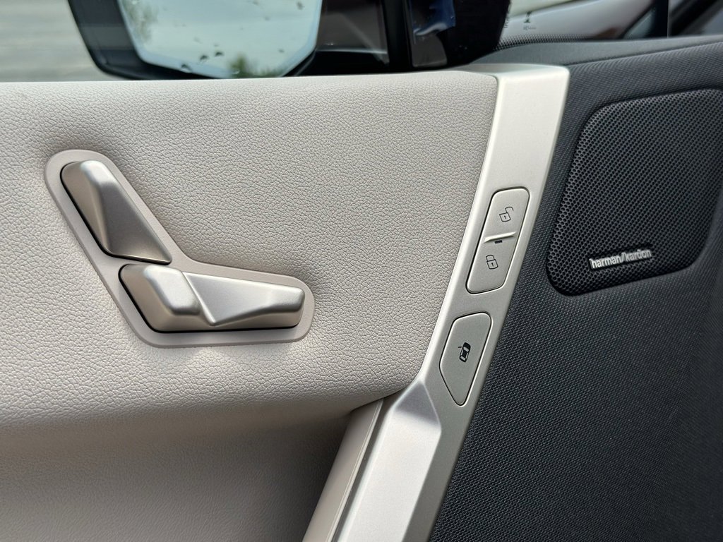 New 2026 BMW iX xDrive60 image 17