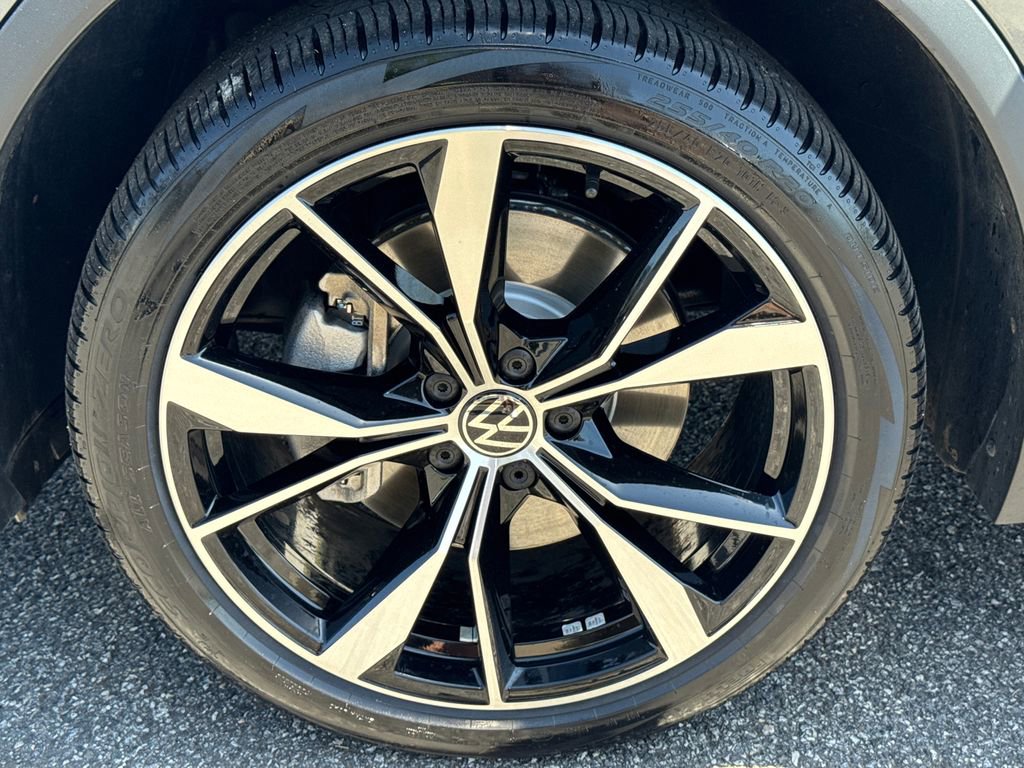 Used 2024 Volkswagen Tiguan SEL R-Line image 11