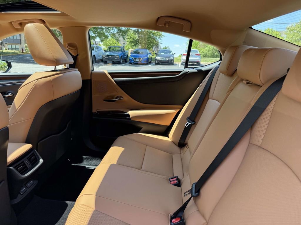 Used 2024 Lexus ES 350 w/ Premium Package FWD image 16