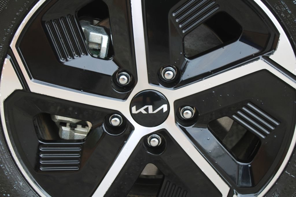 Certified 2024 Kia Niro EX image 18