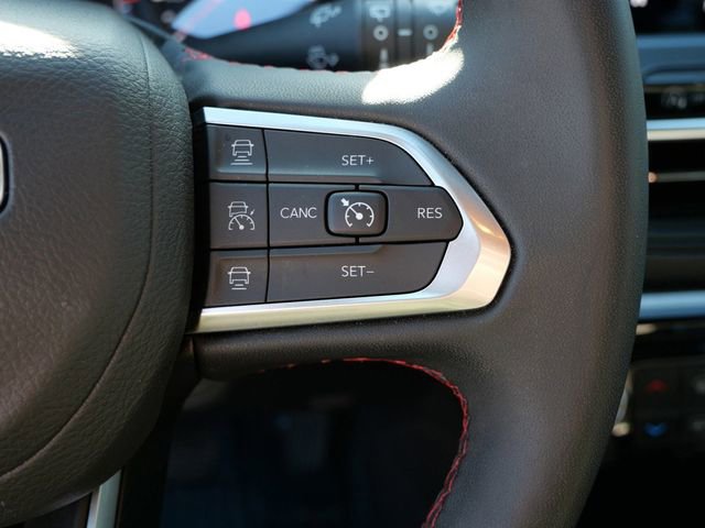 Used 2025 Jeep Compass Trailhawk AWD/4WD image 18