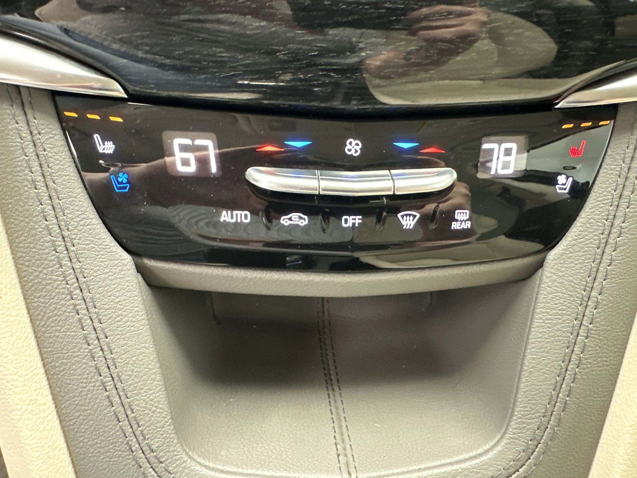 Certified 2023 Cadillac XT6 Premium Luxury image 18