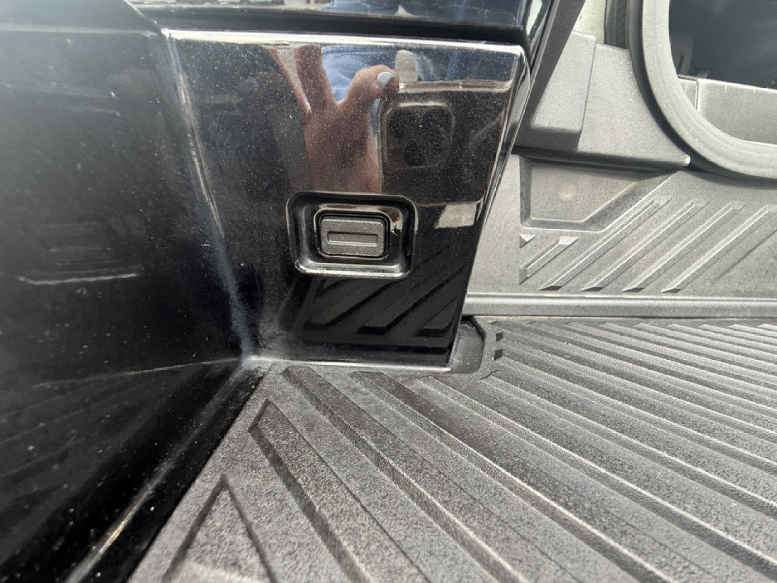 Used 2024 GMC Hummer EV 3X w/ LPO, Cargo Utility Package image 37