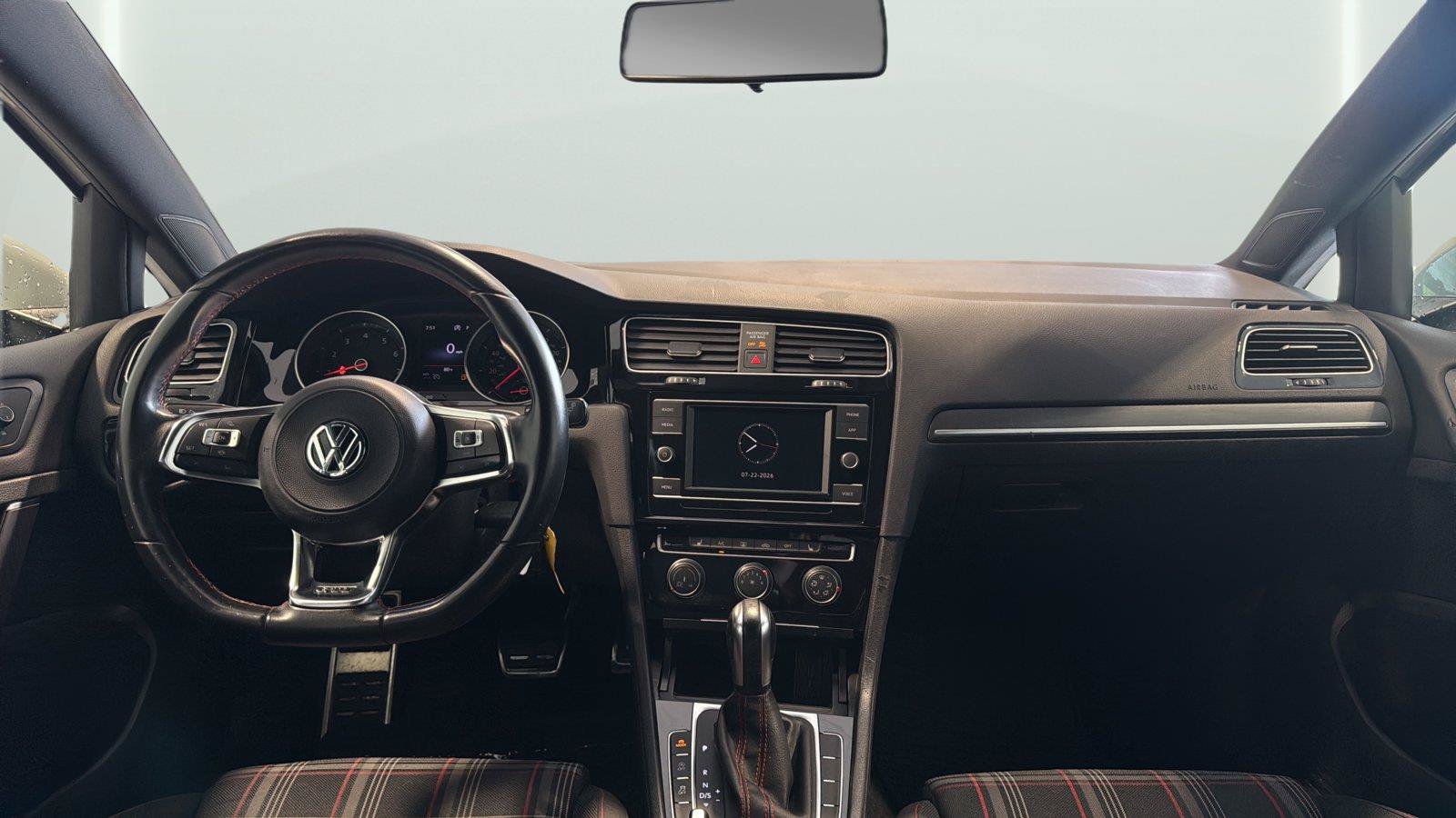 Used 2020 Volkswagen Golf 4-Door FWD image 12