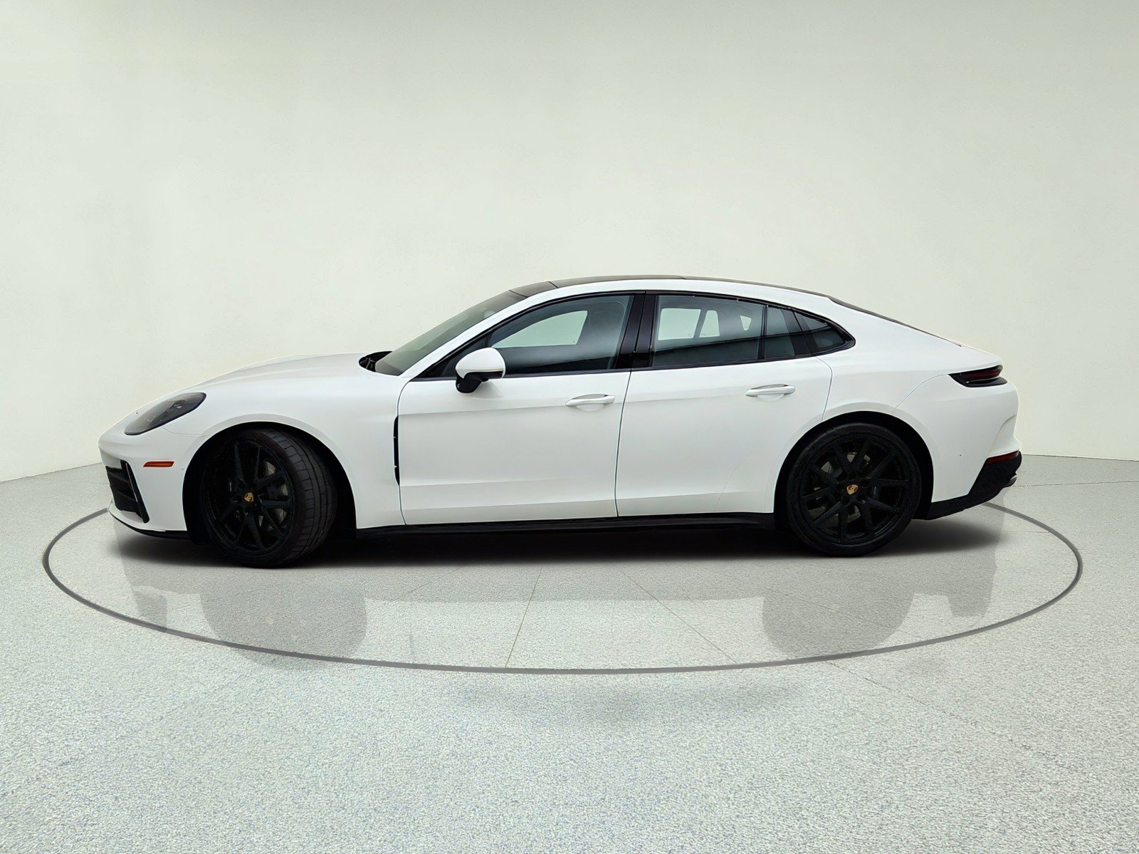 Used 2025 Porsche Panamera image 14