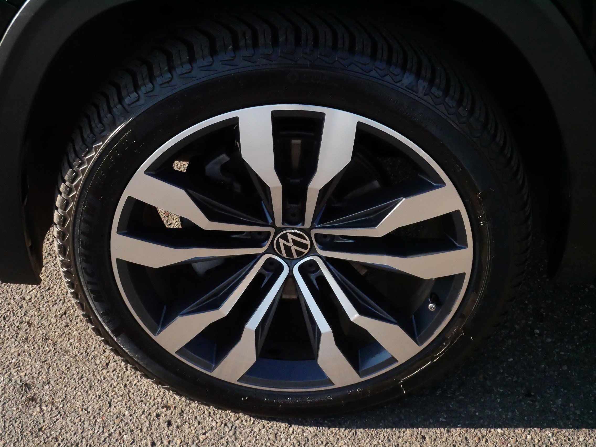 Certified 2020 Volkswagen Atlas Cross Sport SEL R-Line AWD/4WD image 15