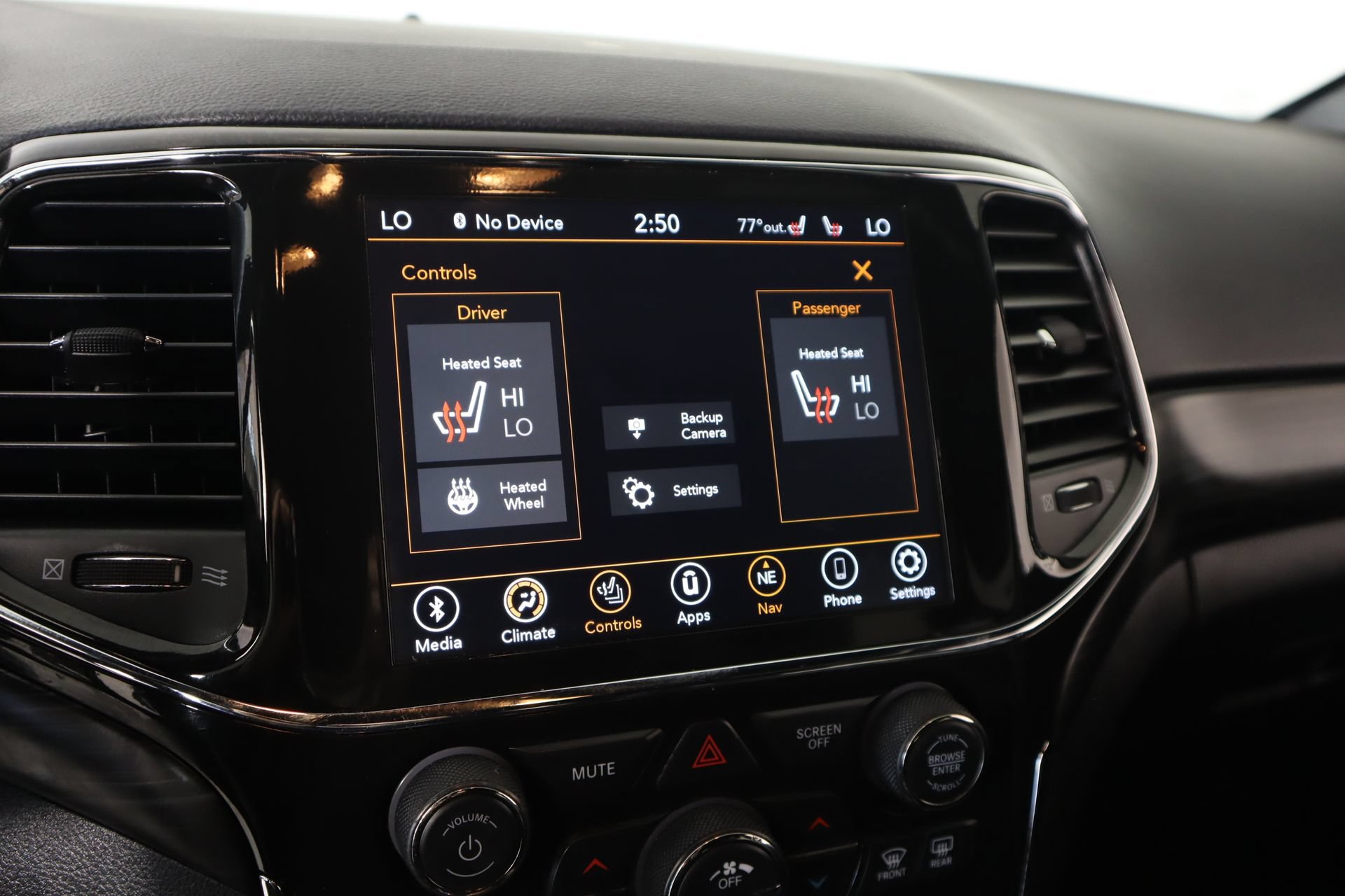 Used 2022 Jeep Grand Cherokee Laredo X AWD/4WD image 8