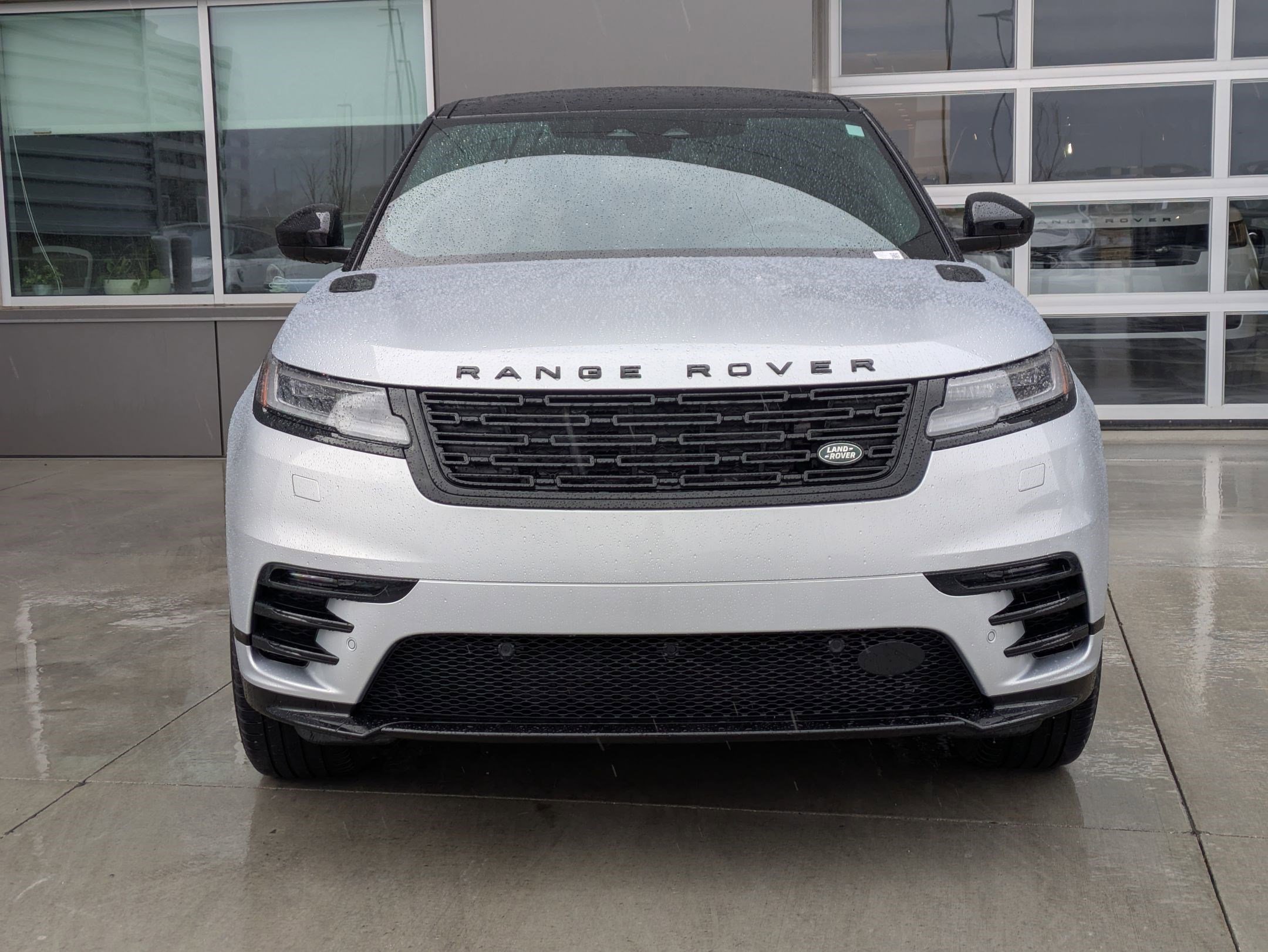 Certified 2025 Land Rover Range Rover Velar Dynamic SE image 2