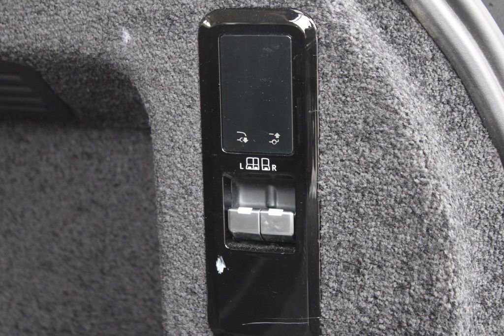 Used 2023 Land Rover Range Rover SE image 38