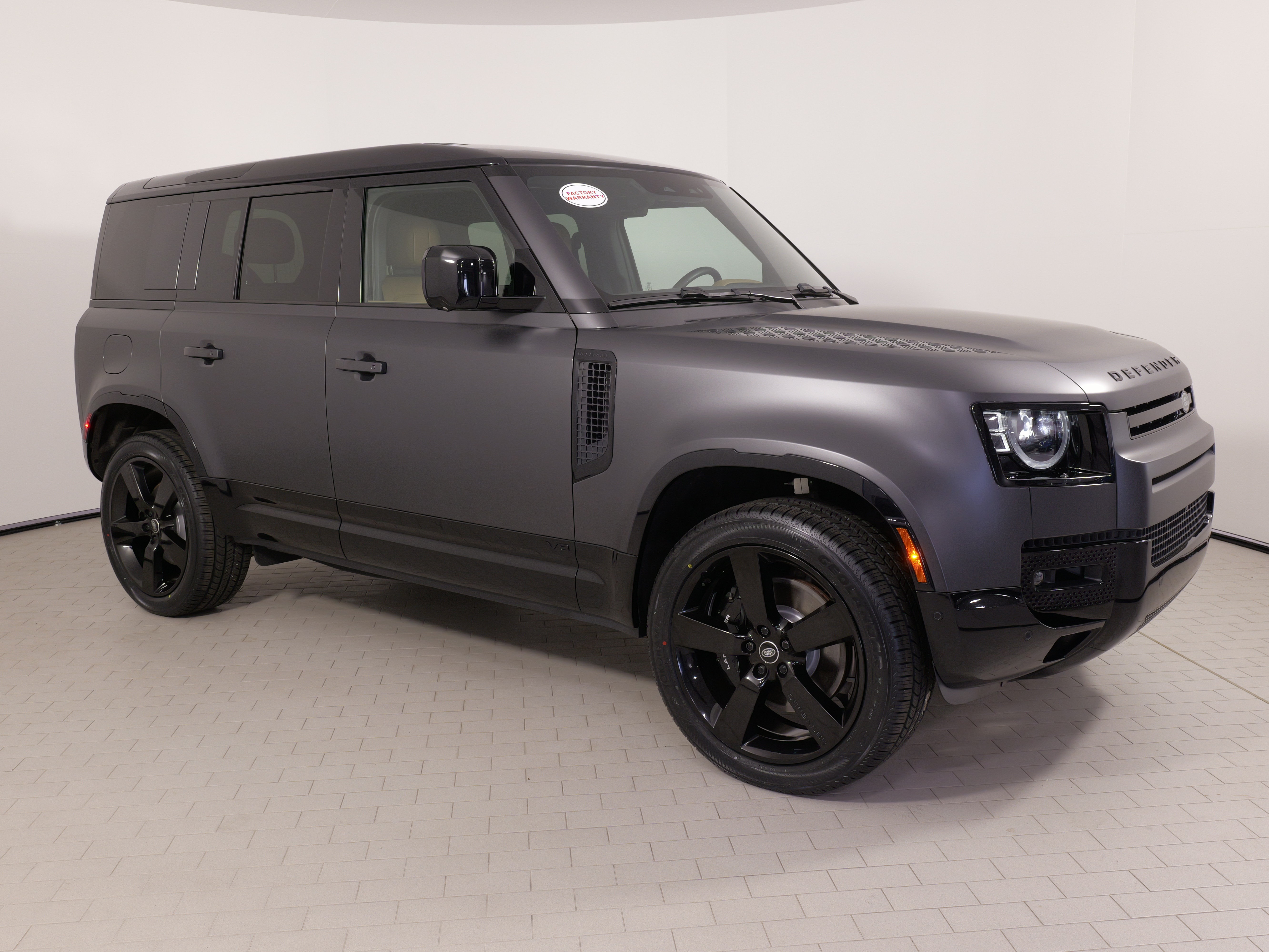 Used 2025 Land Rover Defender 110 V8 AWD/4WD image 9