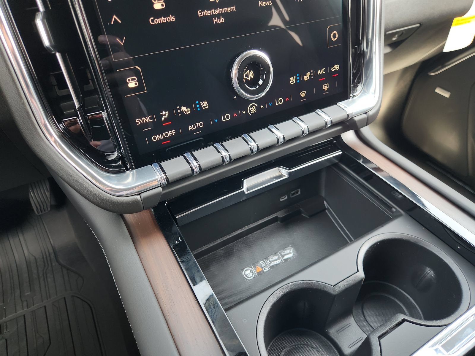 New 2026 GMC Yukon Denali w/ Denali Reserve Package AWD/4WD image 23