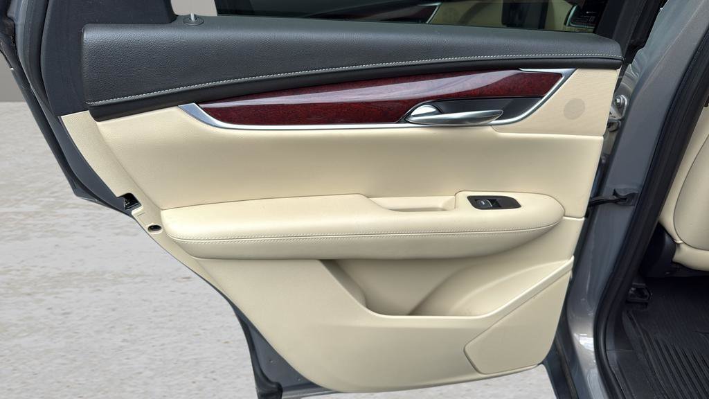 Used 2018 Cadillac XT5 Luxury w/ Driver Awareness Package AWD/4WD image 22