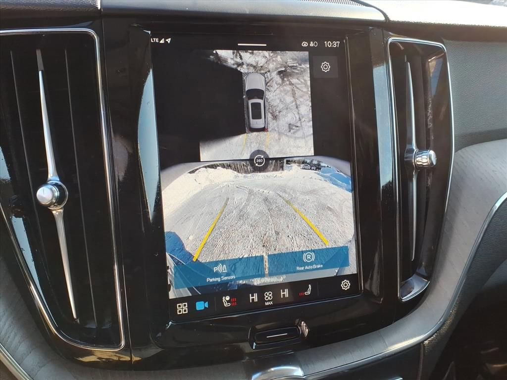 Used 2025 Volvo XC60 B5 Plus image 24