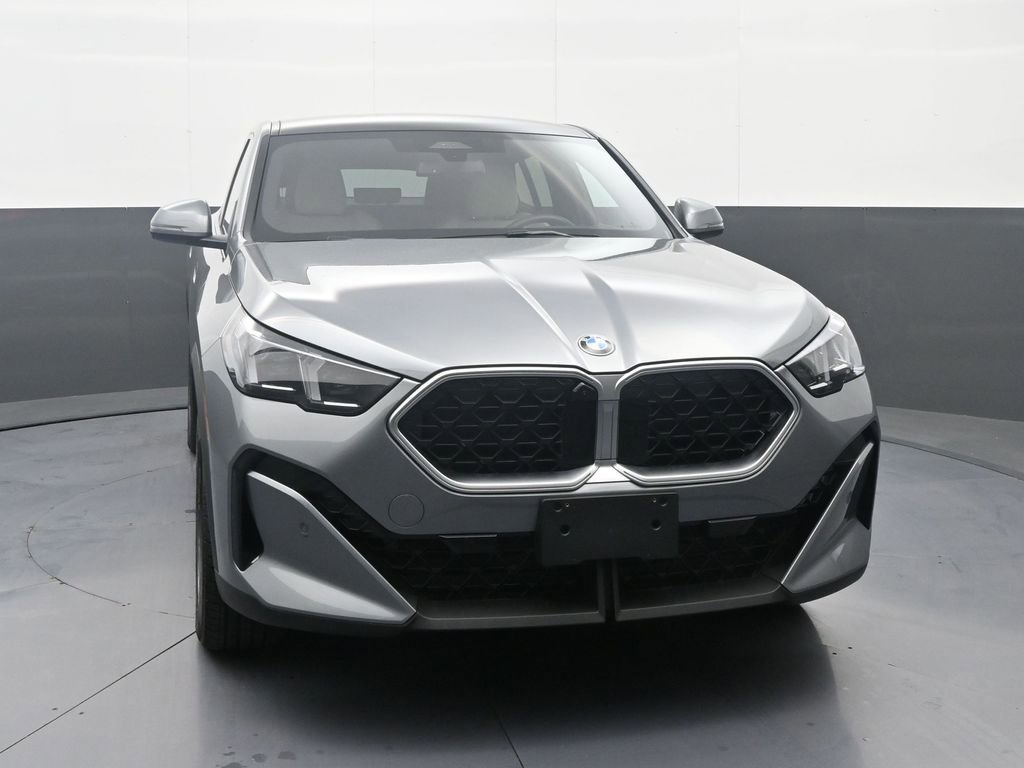 Used 2025 BMW X2 xDrive28i w/ Premium Package image 2
