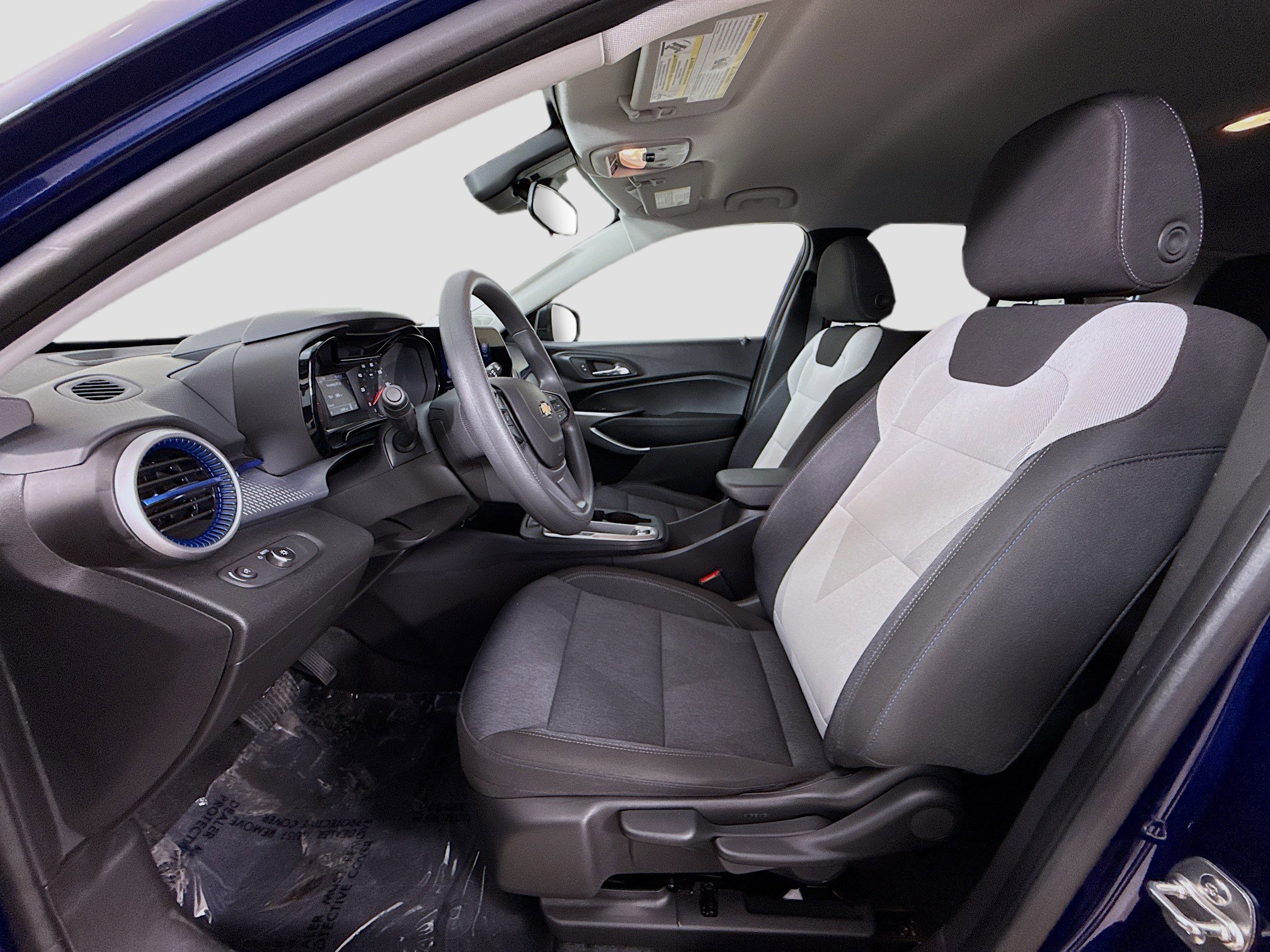 Used 2024 Chevrolet Trax LS image 21