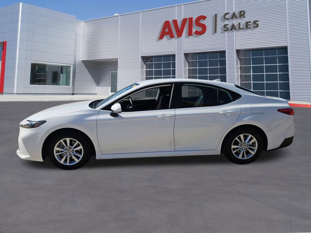 Used 2025 Toyota Camry LE image 2
