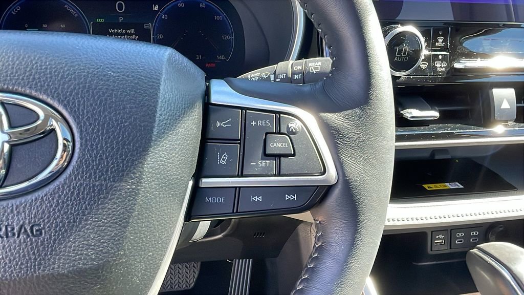 Used 2024 Toyota Highlander Limited image 25