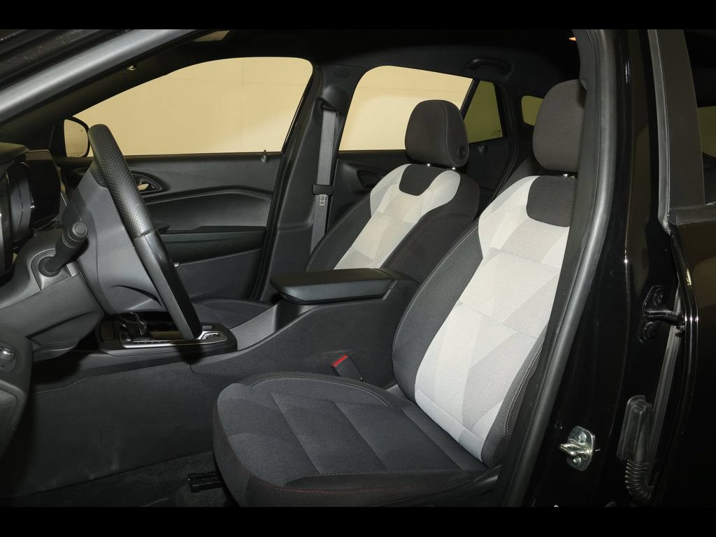Used 2026 Chevrolet Trax RS w/ Driver Confidence Package FWD image 19