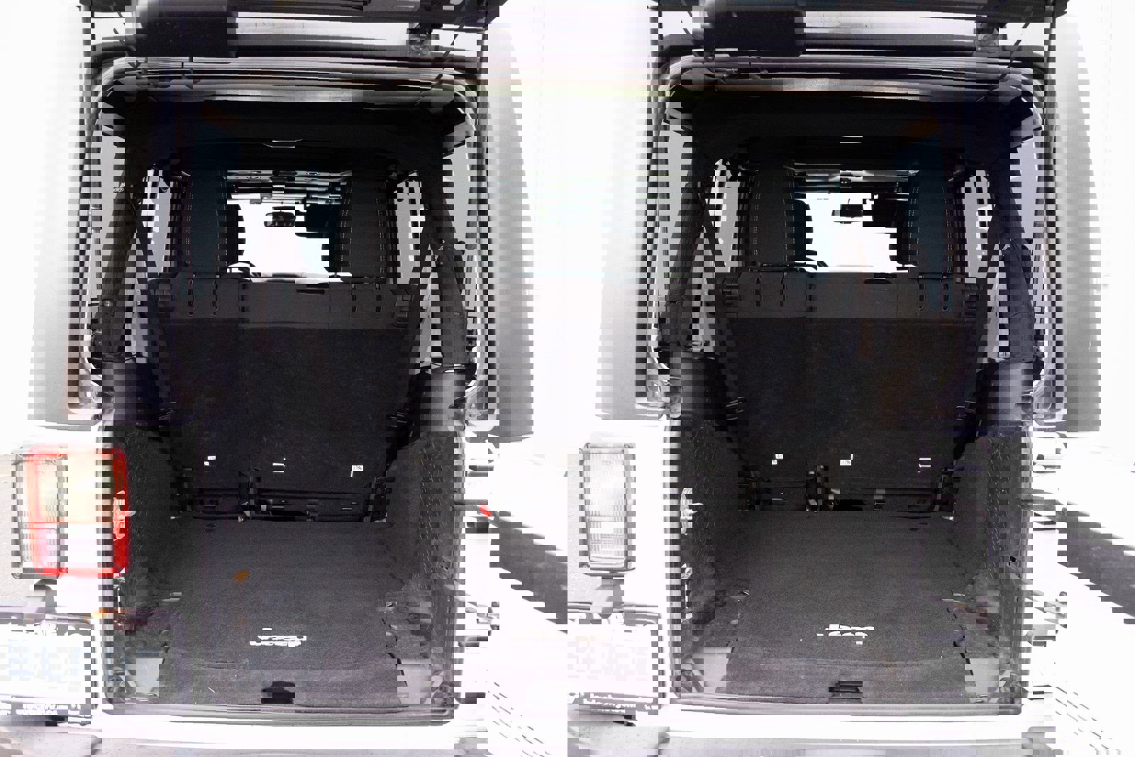 Used 2017 Jeep Wrangler Unlimited Rubicon w/ Connectivity Group image 20