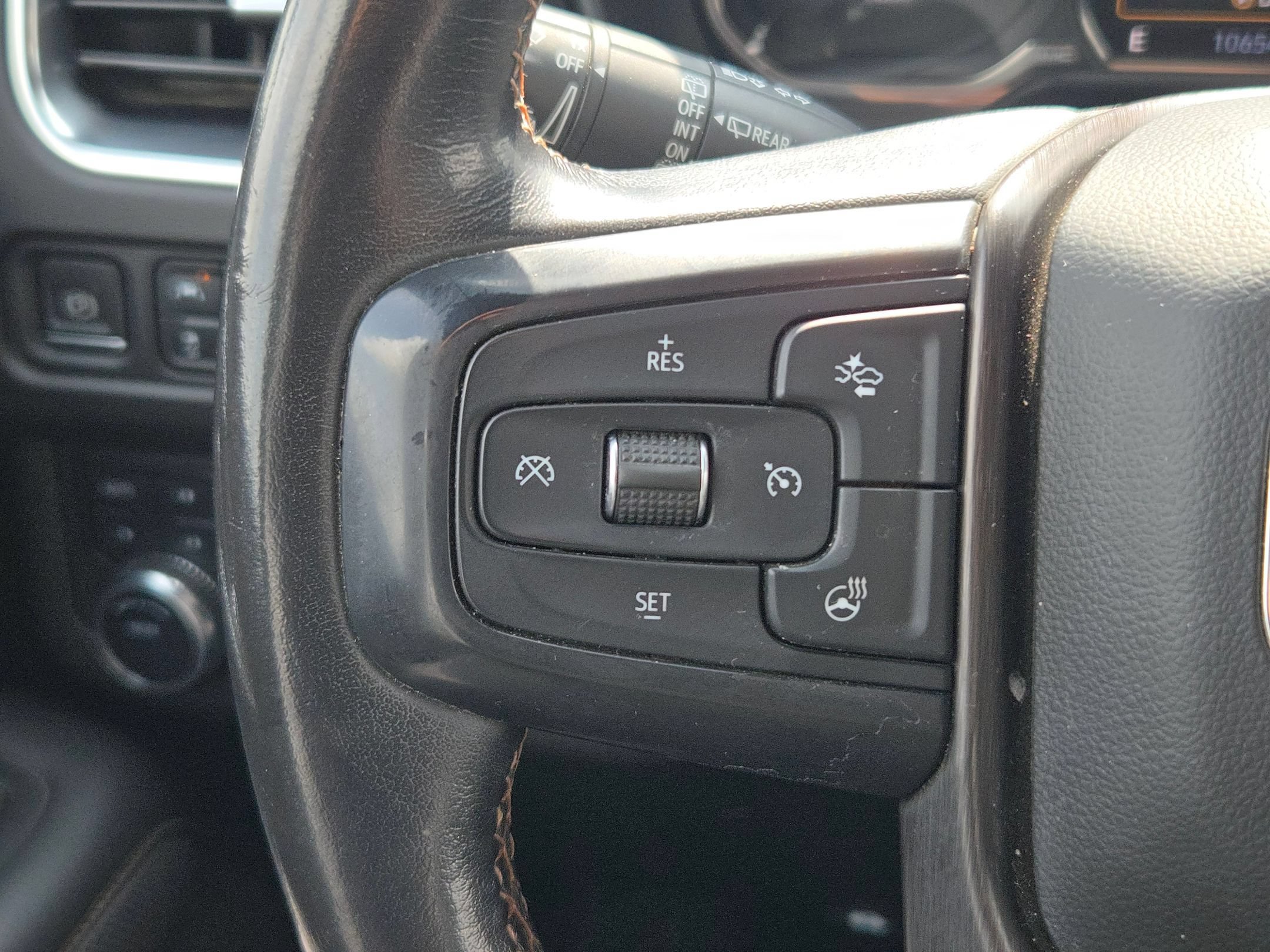 Used 2021 GMC Yukon XL AT4 w/ AT4 Premium Package AWD/4WD image 21