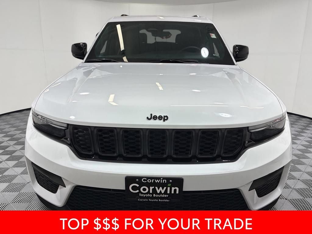Used 2025 Jeep Grand Cherokee Altitude AWD/4WD video 2