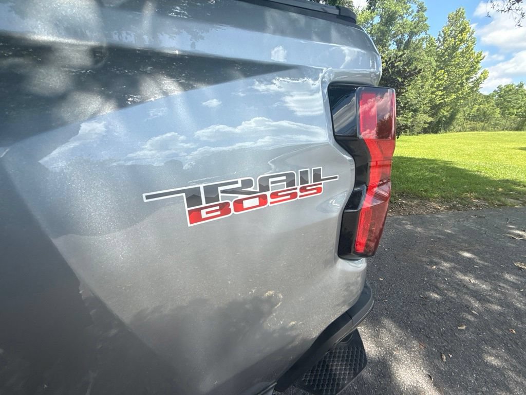 Used 2025 Chevrolet Colorado Trail Boss AWD/4WD image 37