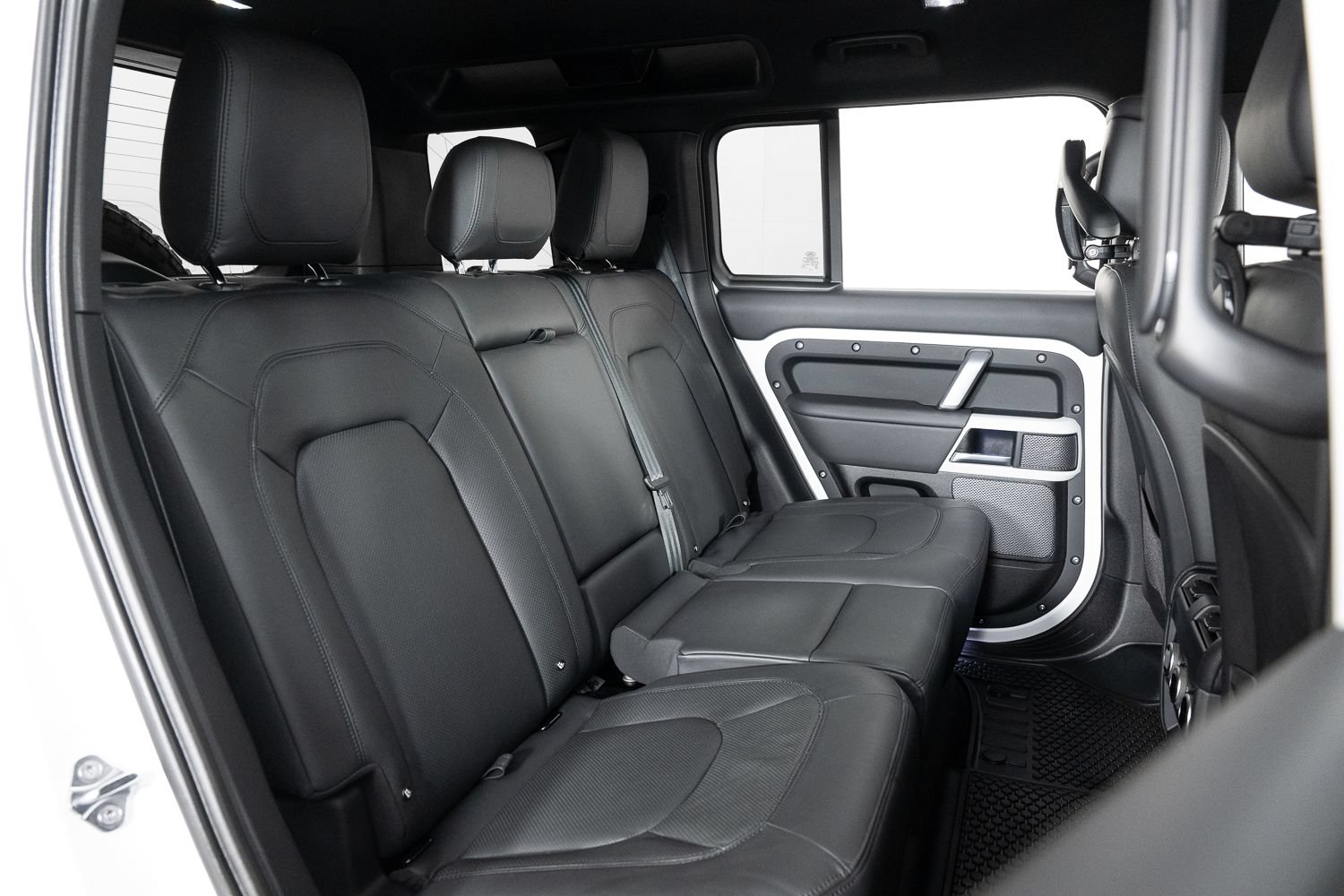 Used 2024 Land Rover Defender 110 SE AWD/4WD image 23