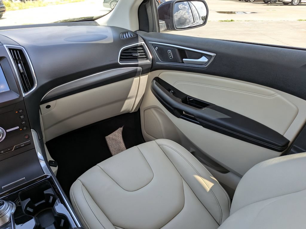 Used 2020 Ford Edge Titanium FWD image 18